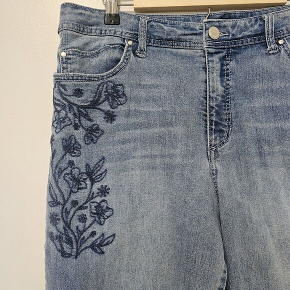 Bandolino - Jeans Capri Denim Embroidered - Plus Size 16 - Blue - Cotton Blend - Picture 3 of 7